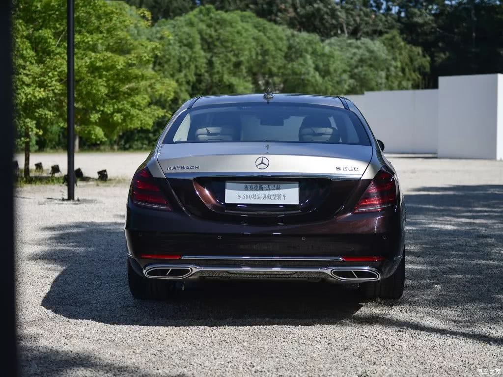 邁巴赫S680，帶你見識土豪的生活！-鋒巢網(wǎng)