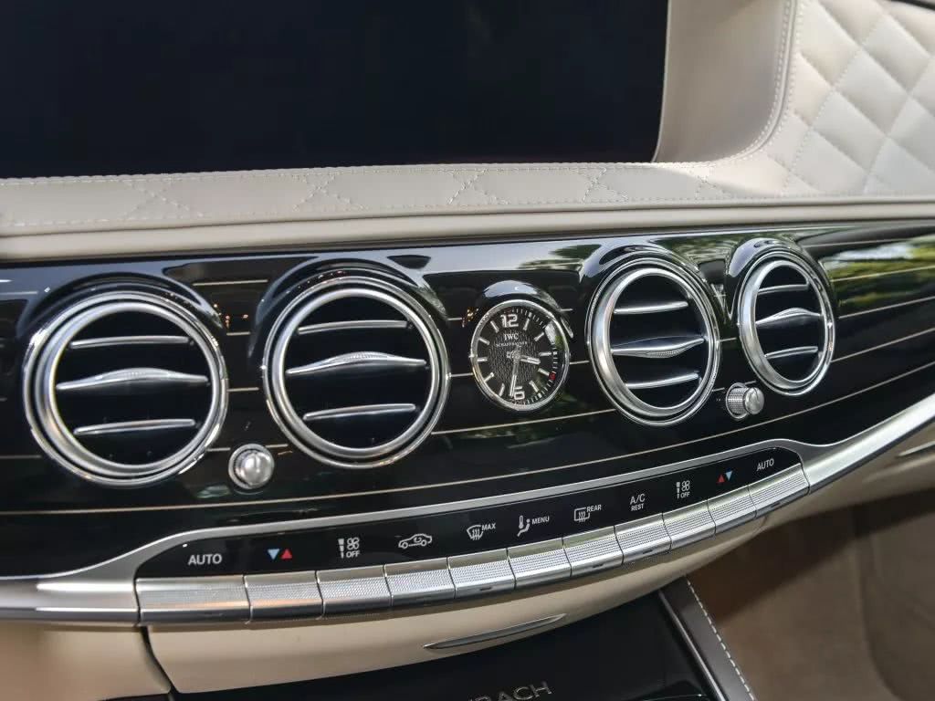 邁巴赫S680，帶你見識土豪的生活！-鋒巢網(wǎng)