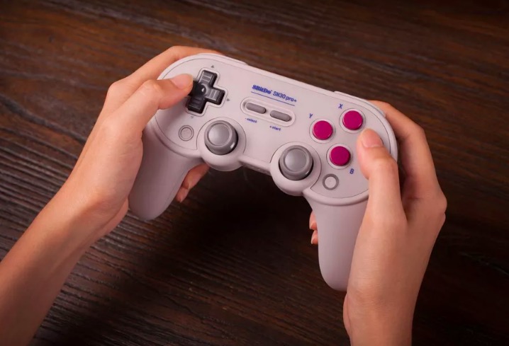 E3新推出8Bitdo微型新藍牙手柄 可以當鑰匙墜-鋒巢網(wǎng)