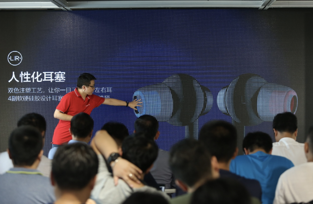 貴族品質(zhì)，平民價(jià)格：博信股份新品降噪耳機(jī)僅售199元-鋒巢網(wǎng)