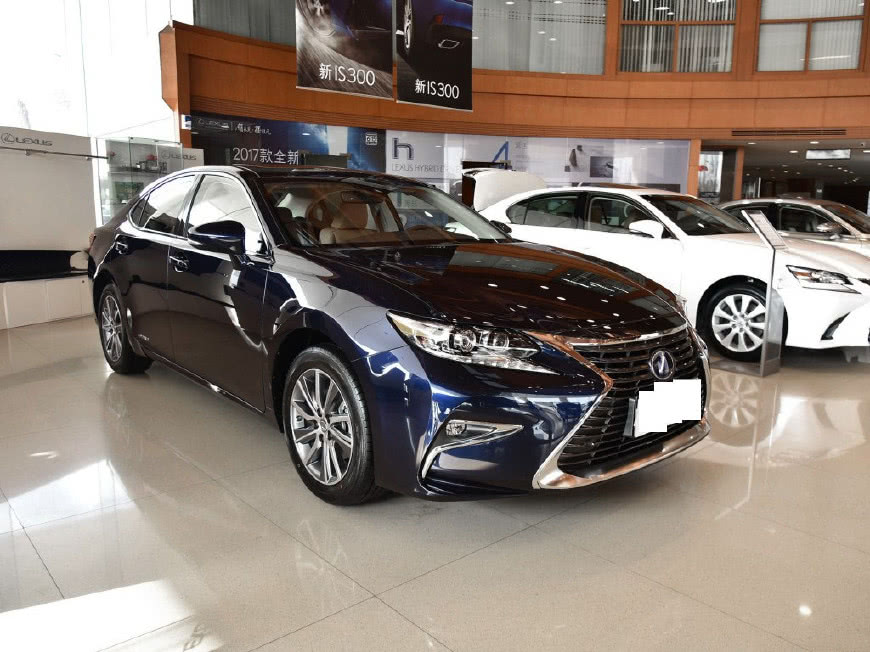 新版雷克薩斯ES亮相 寶馬5系涼涼-鋒巢網(wǎng)