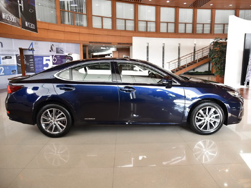 新版雷克薩斯ES亮相 寶馬5系涼涼-鋒巢網(wǎng)