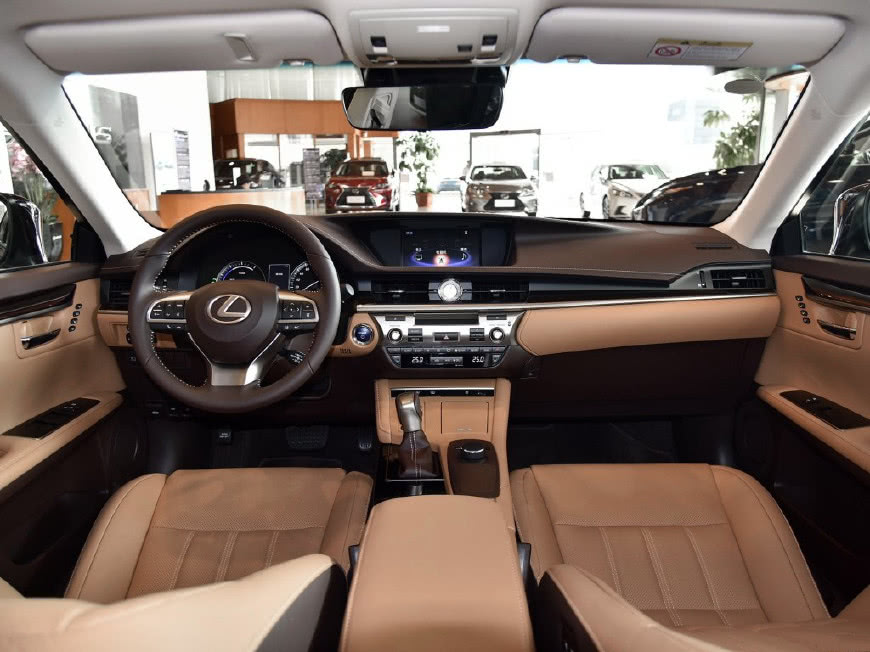 新版雷克薩斯ES亮相 寶馬5系涼涼-鋒巢網(wǎng)