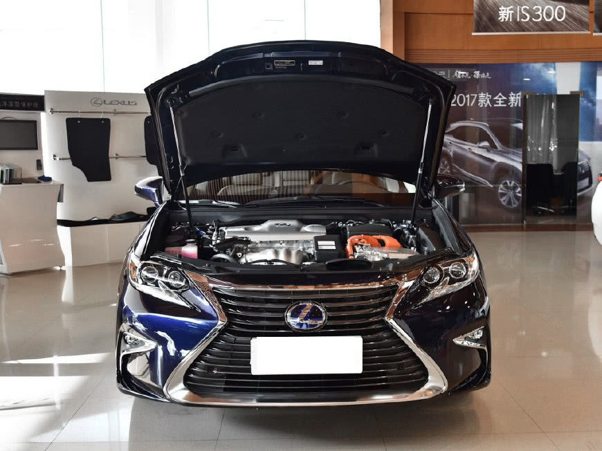 新版雷克薩斯ES亮相 寶馬5系涼涼-鋒巢網(wǎng)