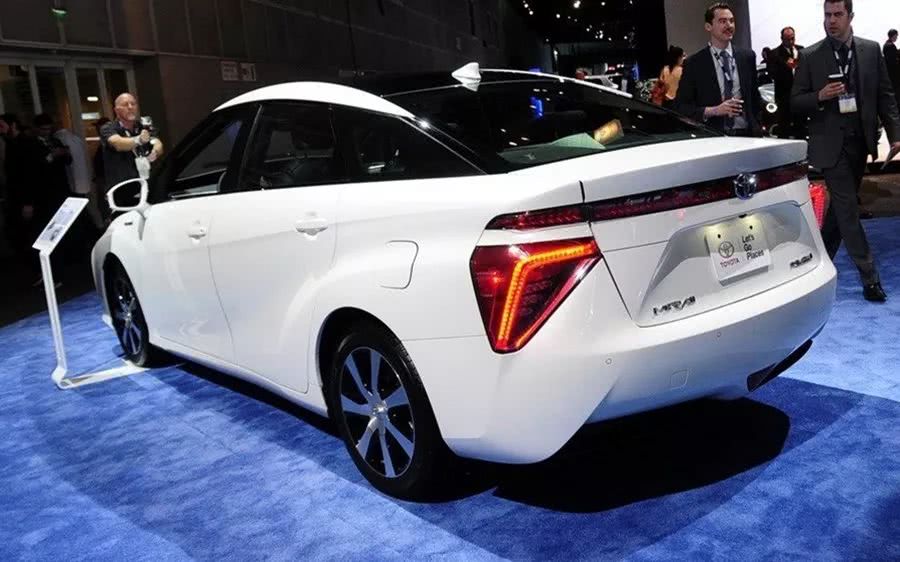 豐田的Mirai不燒一滴油不耗一度電？-鋒巢網(wǎng)