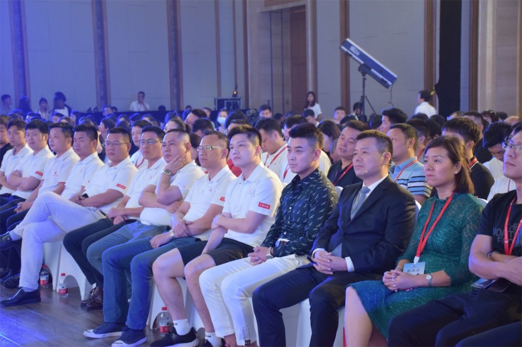 入眼情迷，入手心動(dòng)！匯威AICALL V9于6月24日在長城發(fā)布-鋒巢網(wǎng)