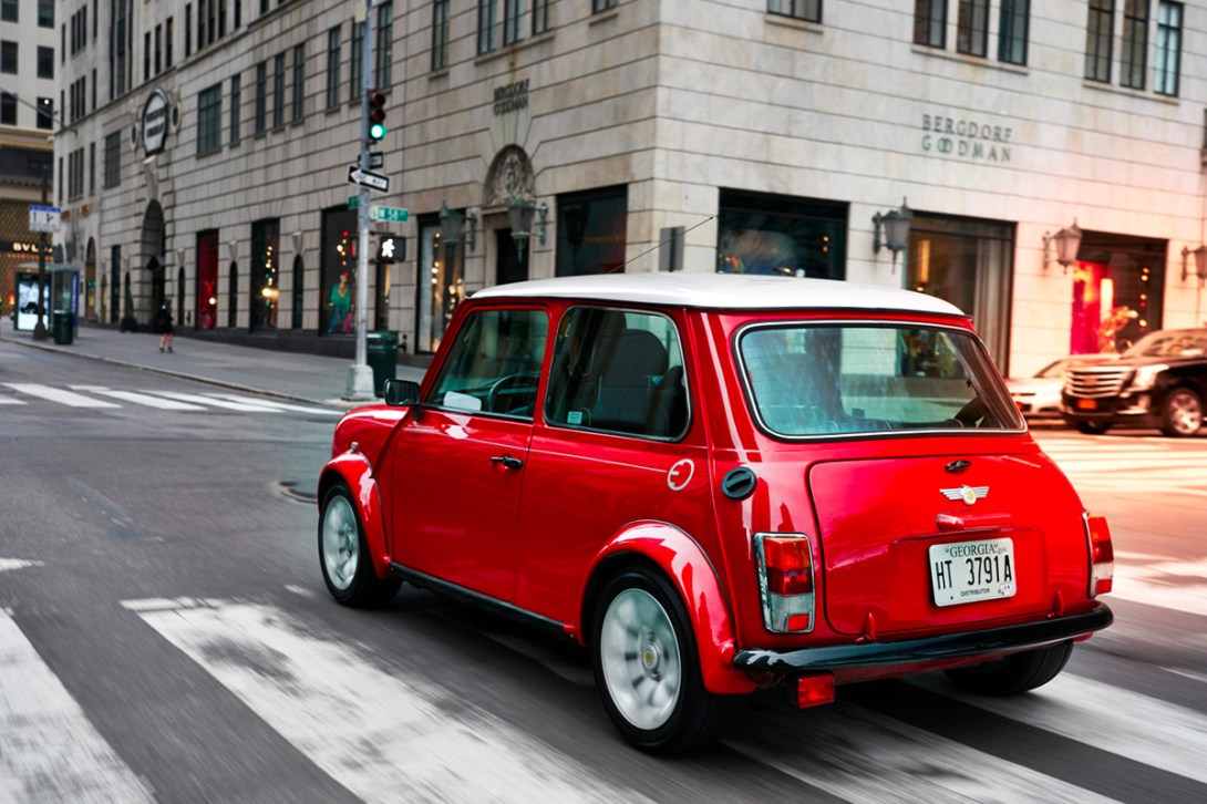 復(fù)古經(jīng)典——電能驅(qū)動1959 Mini Cooper！-鋒巢網(wǎng)