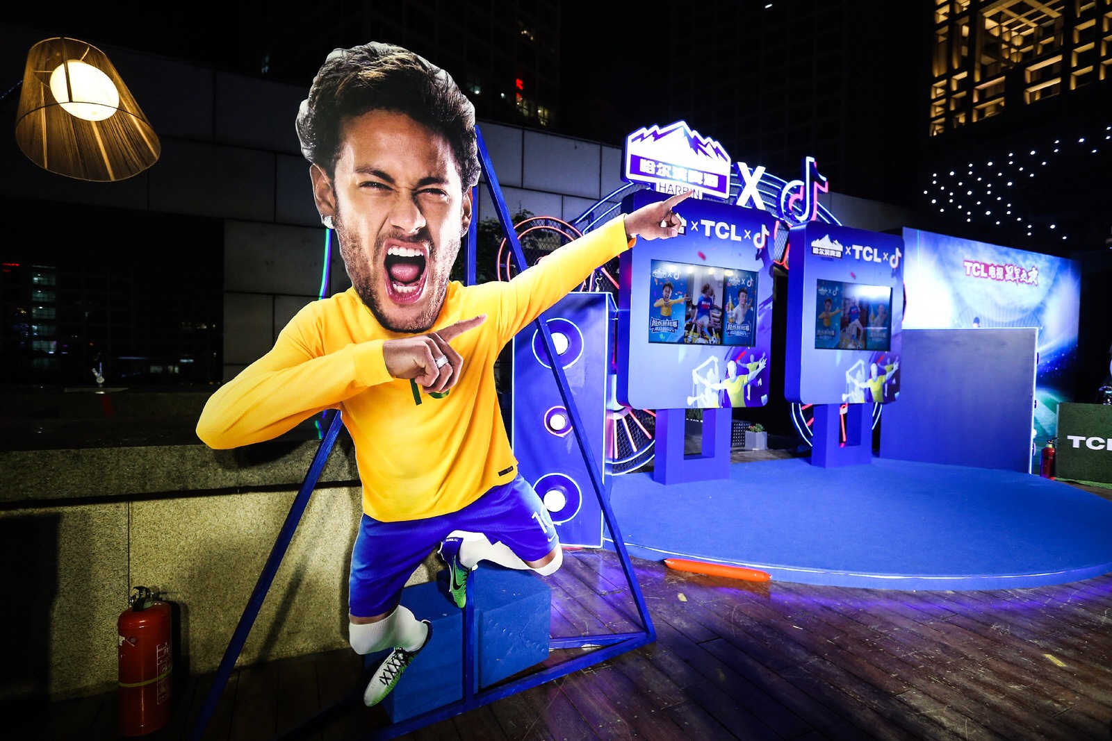 世界杯完美謝幕，TCL QLED電視“十力”見證冠軍誕生-鋒巢網(wǎng)