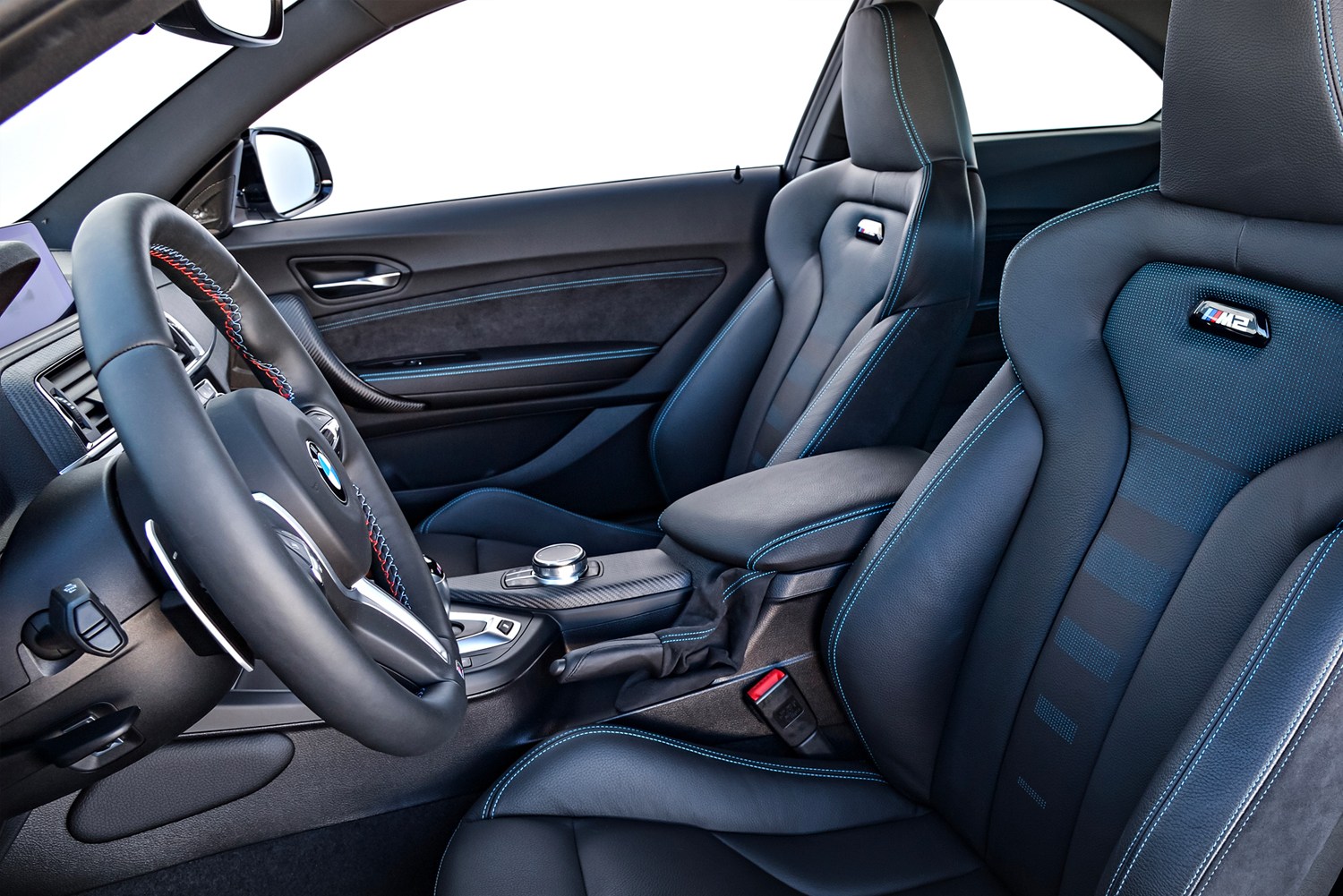 BMW M2 Competition 細(xì)節(jié)展現(xiàn)讓人血脈噴張！-鋒巢網(wǎng)