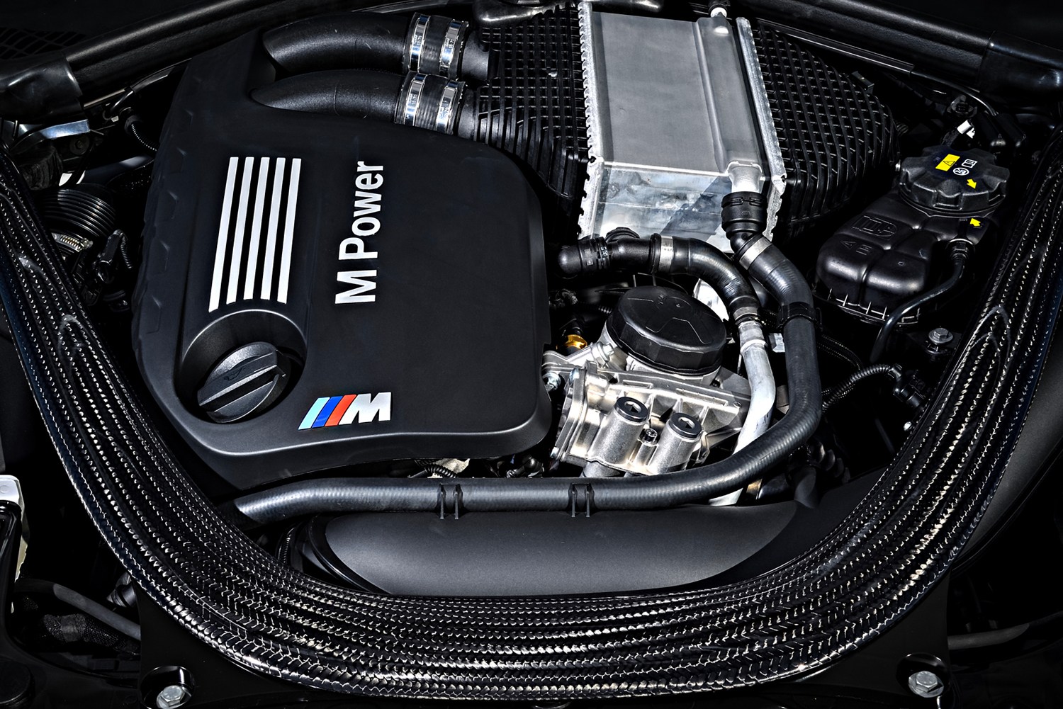 BMW M2 Competition 細(xì)節(jié)展現(xiàn)讓人血脈噴張！-鋒巢網(wǎng)