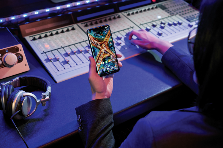 專為亞洲人膚色設(shè)計(jì) 諾基亞 X5 新品手機(jī)浪漫來(lái)襲-鋒巢網(wǎng)