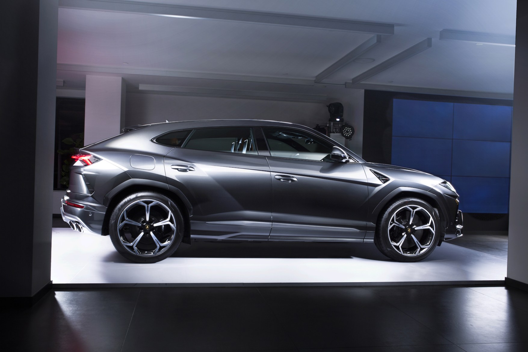 事隔30載之夢(mèng)幻Lamborghini Urus超級(jí)SUV，香港首次亮相！-鋒巢網(wǎng)