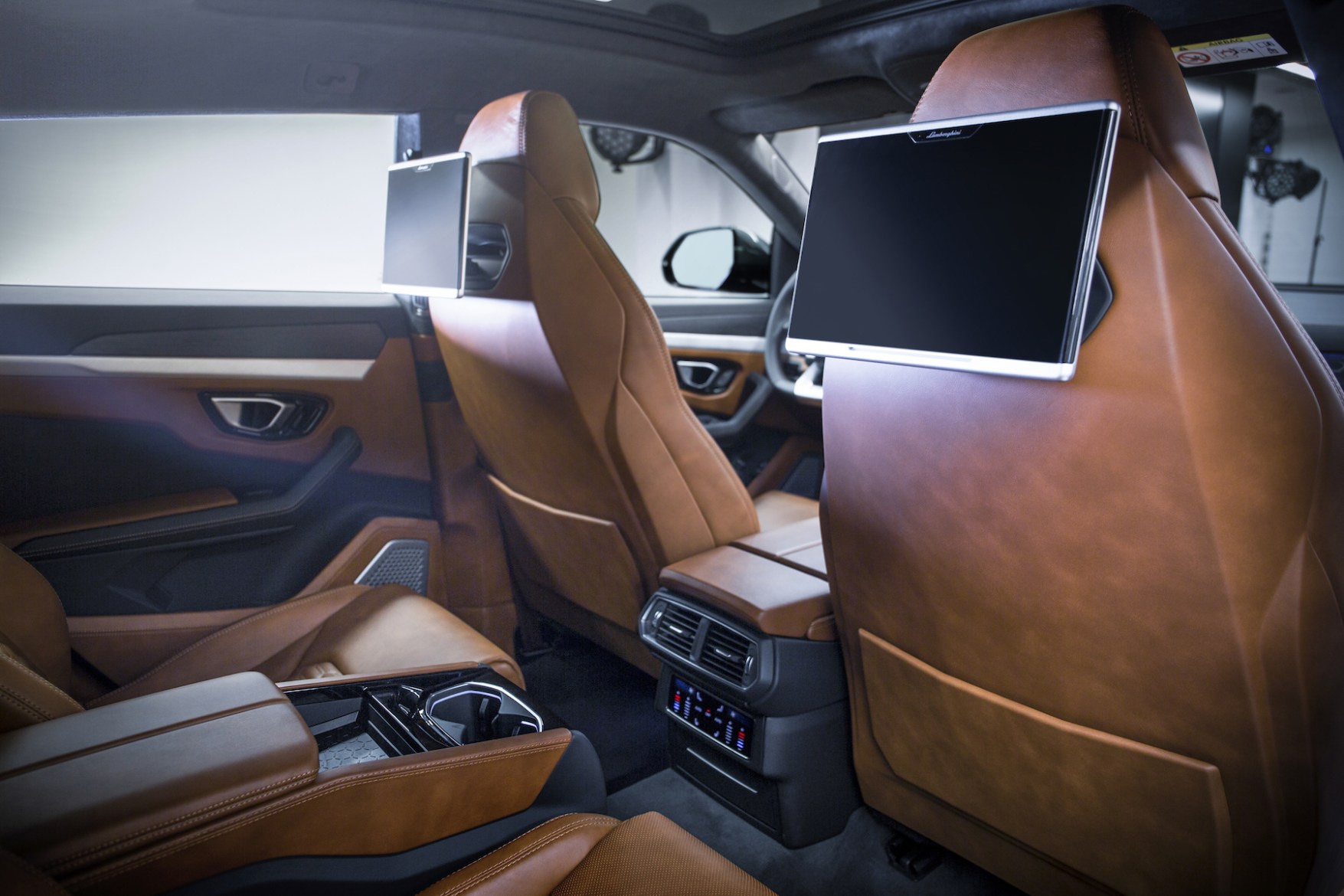 事隔30載之夢(mèng)幻Lamborghini Urus超級(jí)SUV，香港首次亮相！-鋒巢網(wǎng)