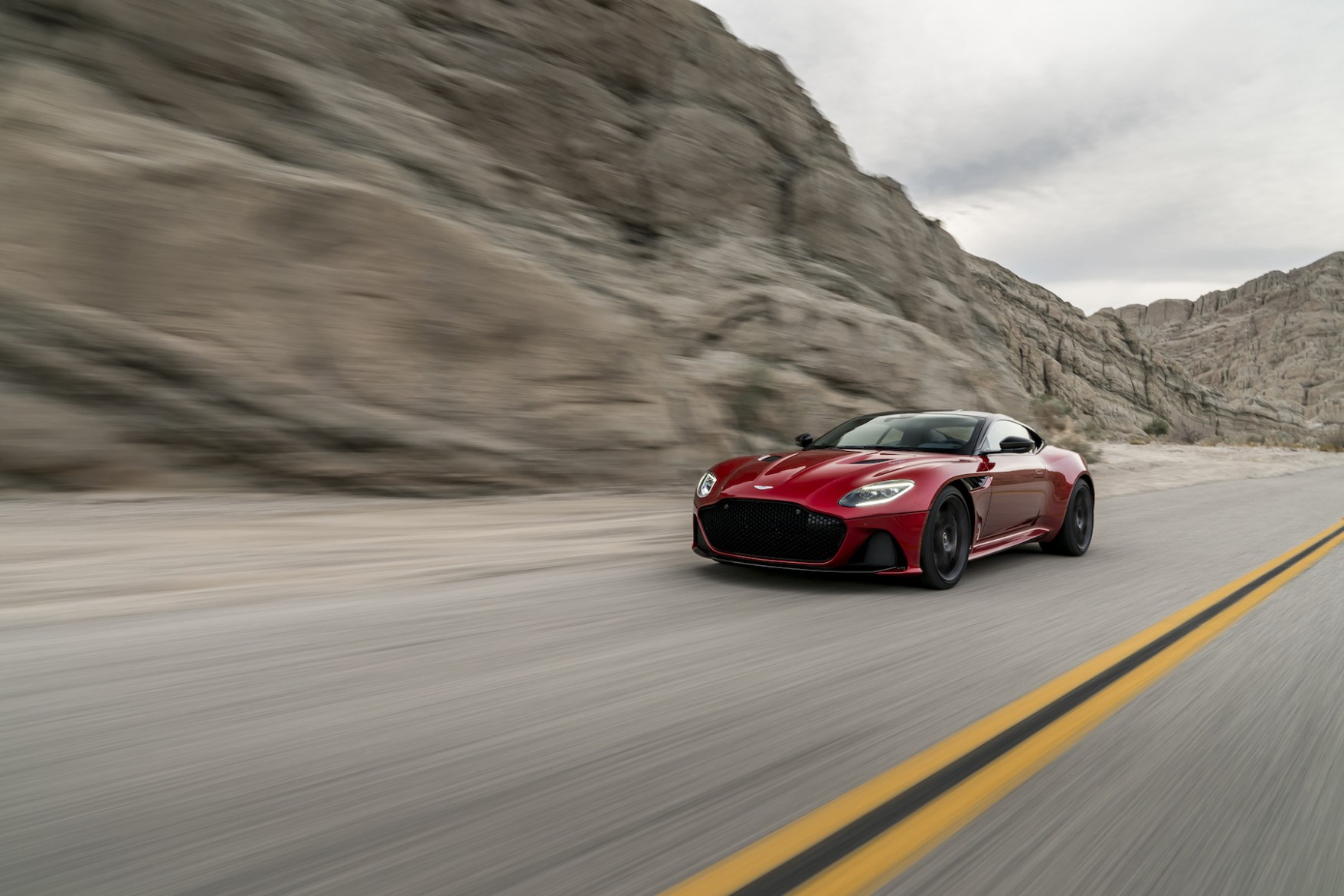 Aston Martin  DBS Superleggera 超輕量化新作現(xiàn)身-鋒巢網(wǎng)