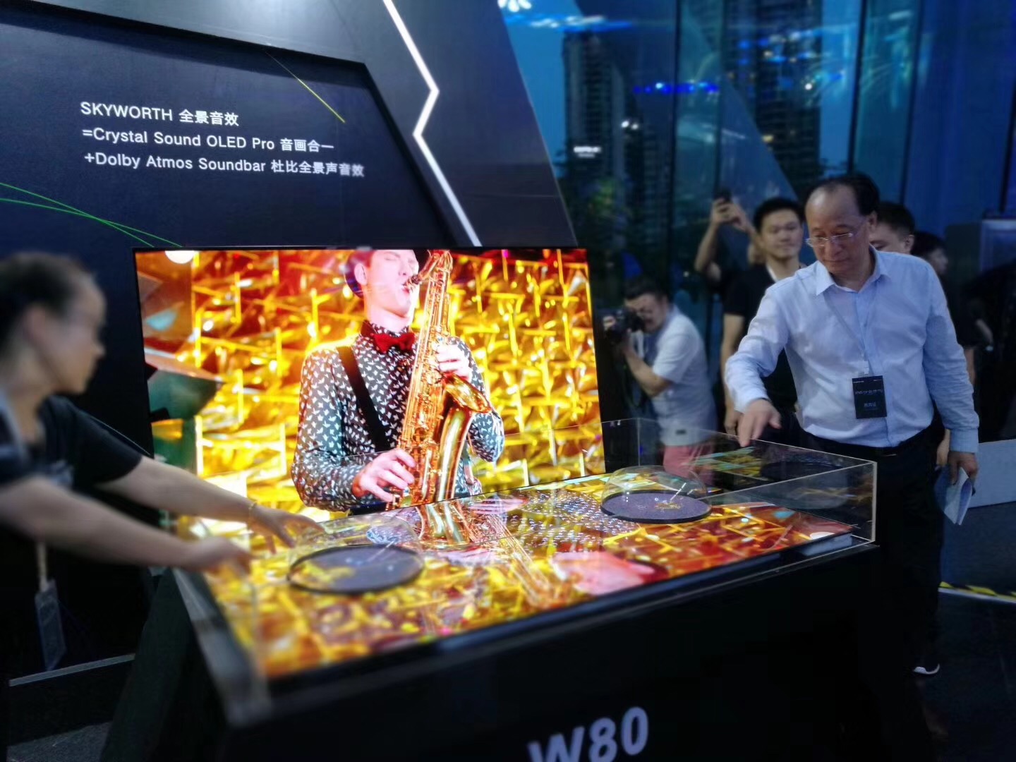 10年奠定OLED王者之路:創(chuàng)維再次定義行業(yè)第一-鋒巢網(wǎng)