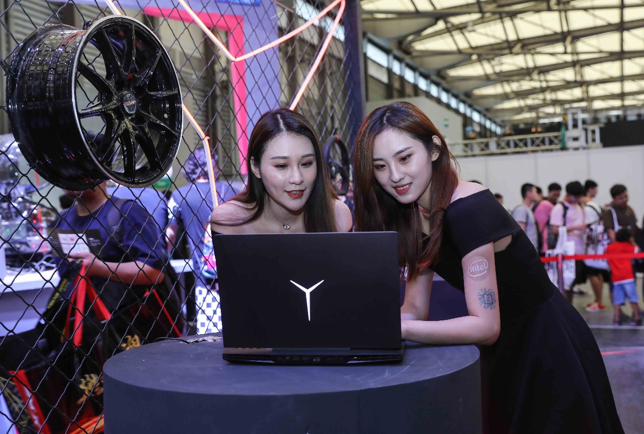 Y字閃耀ChinaJoy，聯(lián)想與英特爾聯(lián)合發(fā)布拯救者新款游戲本-鋒巢網(wǎng)