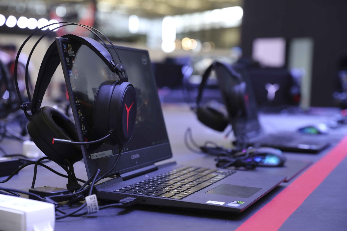 Y字閃耀ChinaJoy，聯(lián)想與英特爾聯(lián)合發(fā)布拯救者新款游戲本-鋒巢網(wǎng)