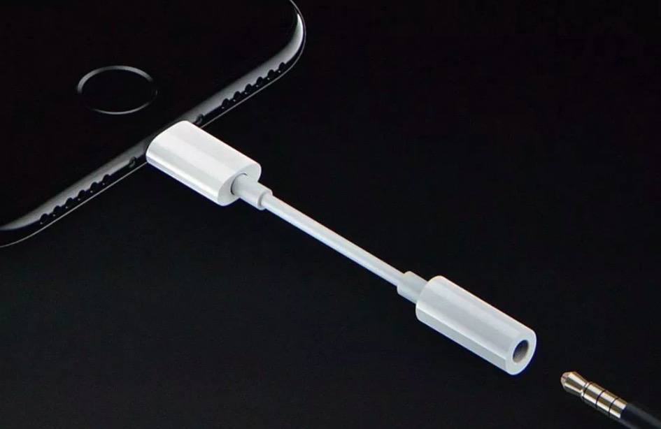 傳蘋果新 iPhone 將不再配送轉(zhuǎn)接頭服務(wù)-鋒巢網(wǎng)