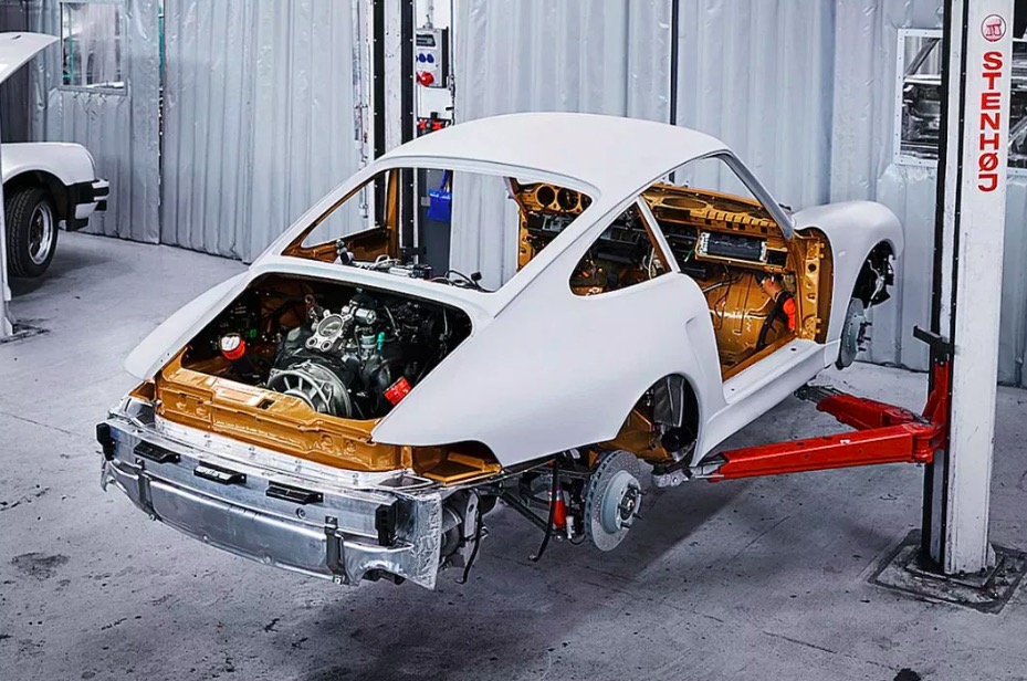 保時捷重制 90 年代經(jīng)典古董車 993-鋒巢網(wǎng)