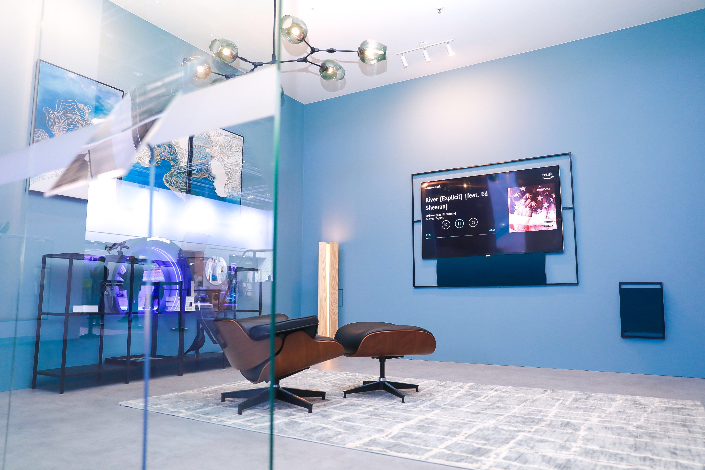 【德國IFA2018 鋒巢網(wǎng)直擊】TCL電視時尚匠心設(shè)計 引發(fā)國內(nèi)外媒體熱議-鋒巢網(wǎng)