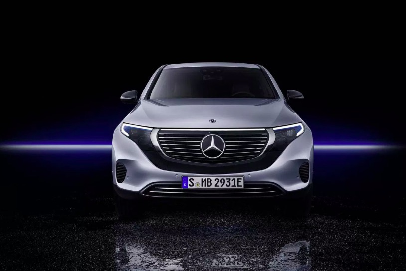 奔馳首款SUV電動汽車 EQC 問世-鋒巢網(wǎng)