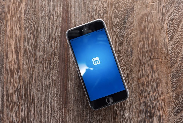 LinkedIn使用了1800萬封非用戶電子郵件來鎖定Facebook廣告-鋒巢網(wǎng)