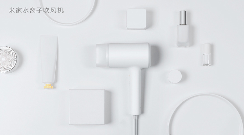 比肩戴森黑科技 小米補水吹風機你喜歡嗎？-鋒巢網