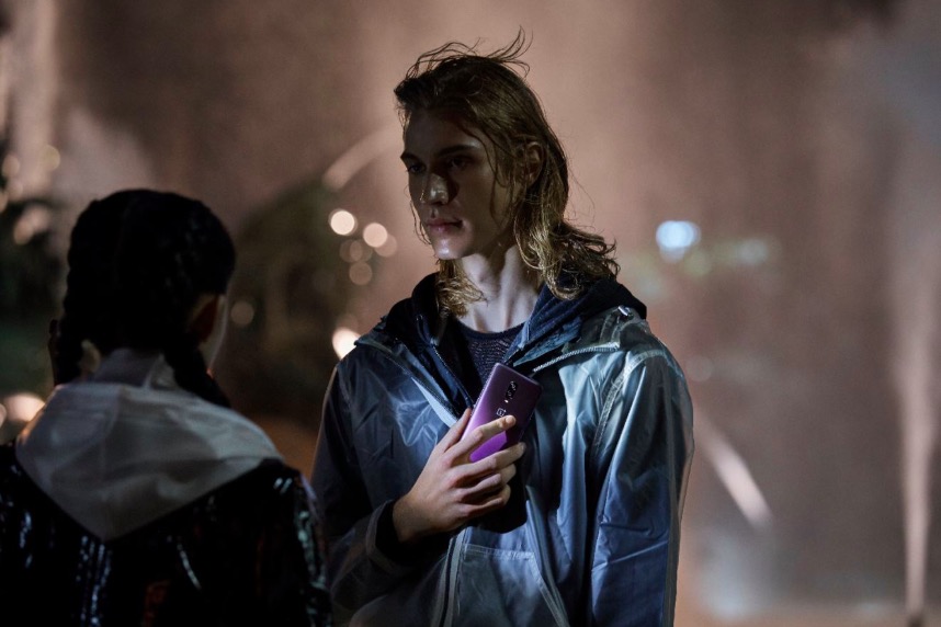 極速光感屏幕指紋 一加6T國內(nèi)發(fā)布獲好評-鋒巢網(wǎng)