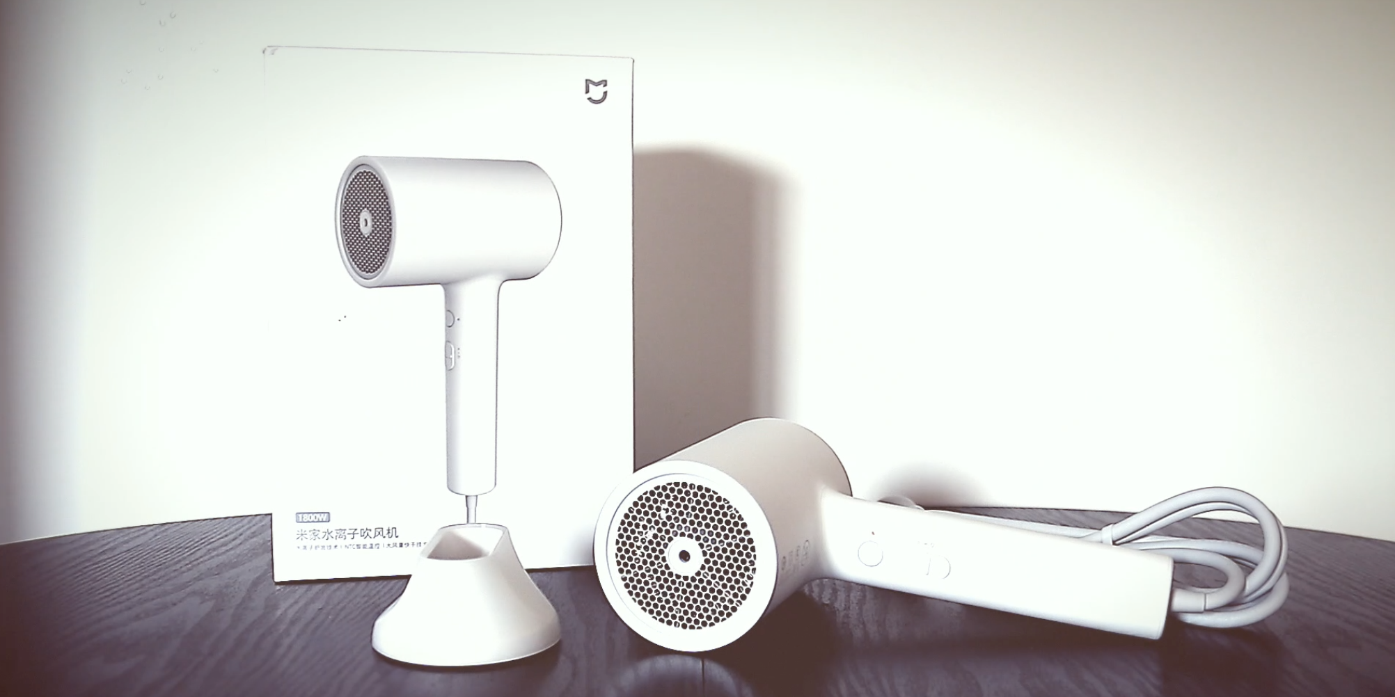 比肩戴森黑科技 小米補水吹風機你喜歡嗎？-鋒巢網