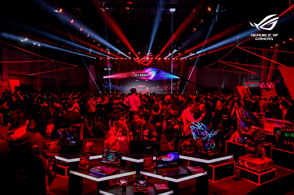 燃爆信仰之夜 2018 ROG DAY暨RW俱樂(lè)部周年慶生會(huì)-鋒巢網(wǎng)