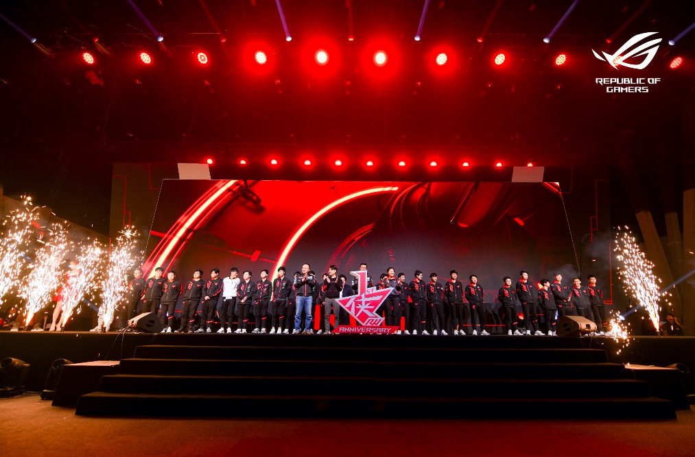 燃爆信仰之夜 2018 ROG DAY暨RW俱樂(lè)部周年慶生會(huì)-鋒巢網(wǎng)