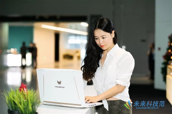 宏碁掠奪者HELIOS 300白金版評(píng)測(cè)：電競(jìng)筆記本中的優(yōu)雅野獸派-鋒巢網(wǎng)