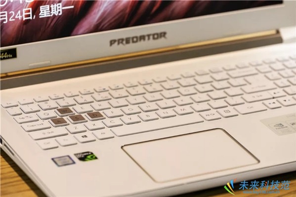 宏碁掠奪者HELIOS 300白金版評(píng)測(cè)：電競(jìng)筆記本中的優(yōu)雅野獸派-鋒巢網(wǎng)