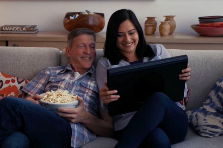 三星的Galaxy View 2是一款17英寸的便攜式電視，恰好是平板電腦-鋒巢網(wǎng)