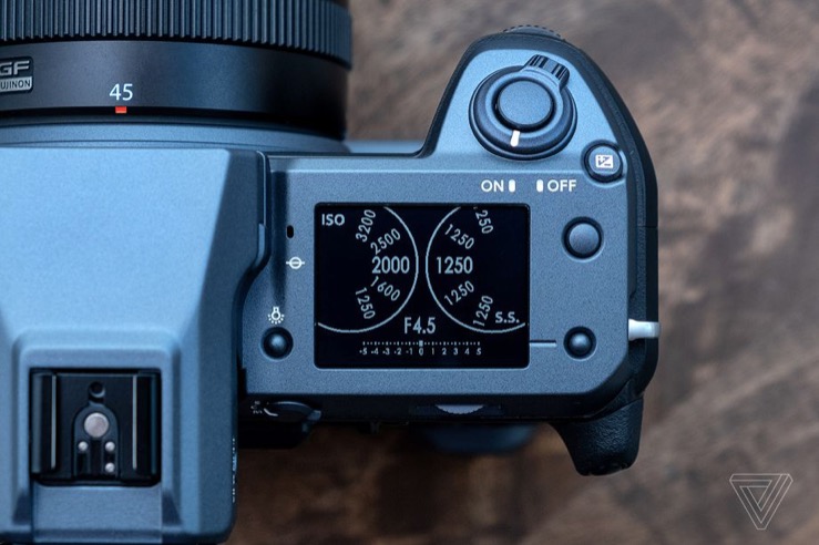 富士的GFX 100是一款中畫幅相機，它的表現(xiàn)就像一部無反光鏡相機-鋒巢網(wǎng)