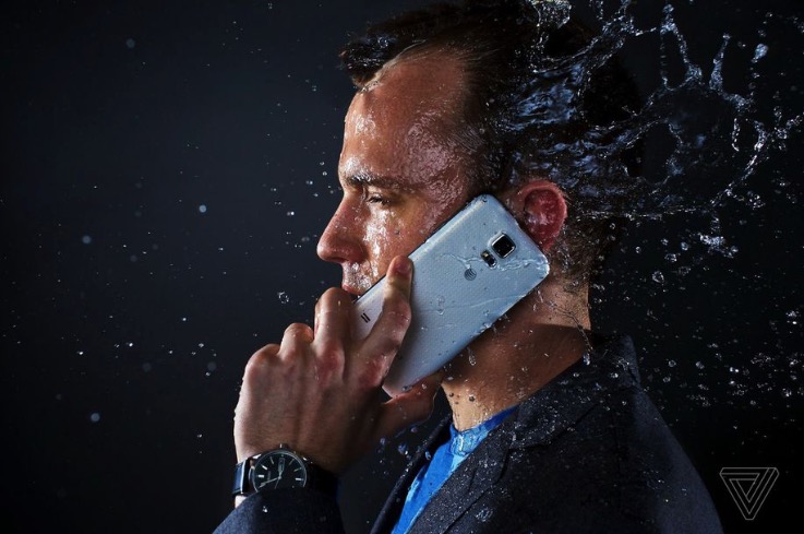 三星被控在防水問(wèn)題上誤導(dǎo)Galaxy手機(jī)用戶(hù)-鋒巢網(wǎng)