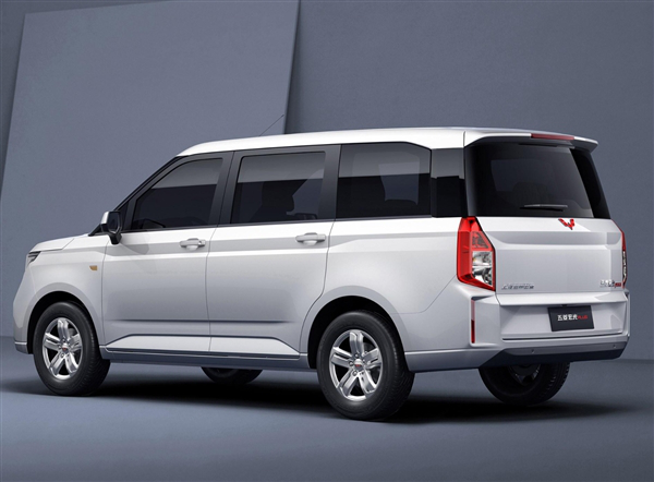 五菱宏光PLUS官圖預熱 或于10月上市-鋒巢網(wǎng)