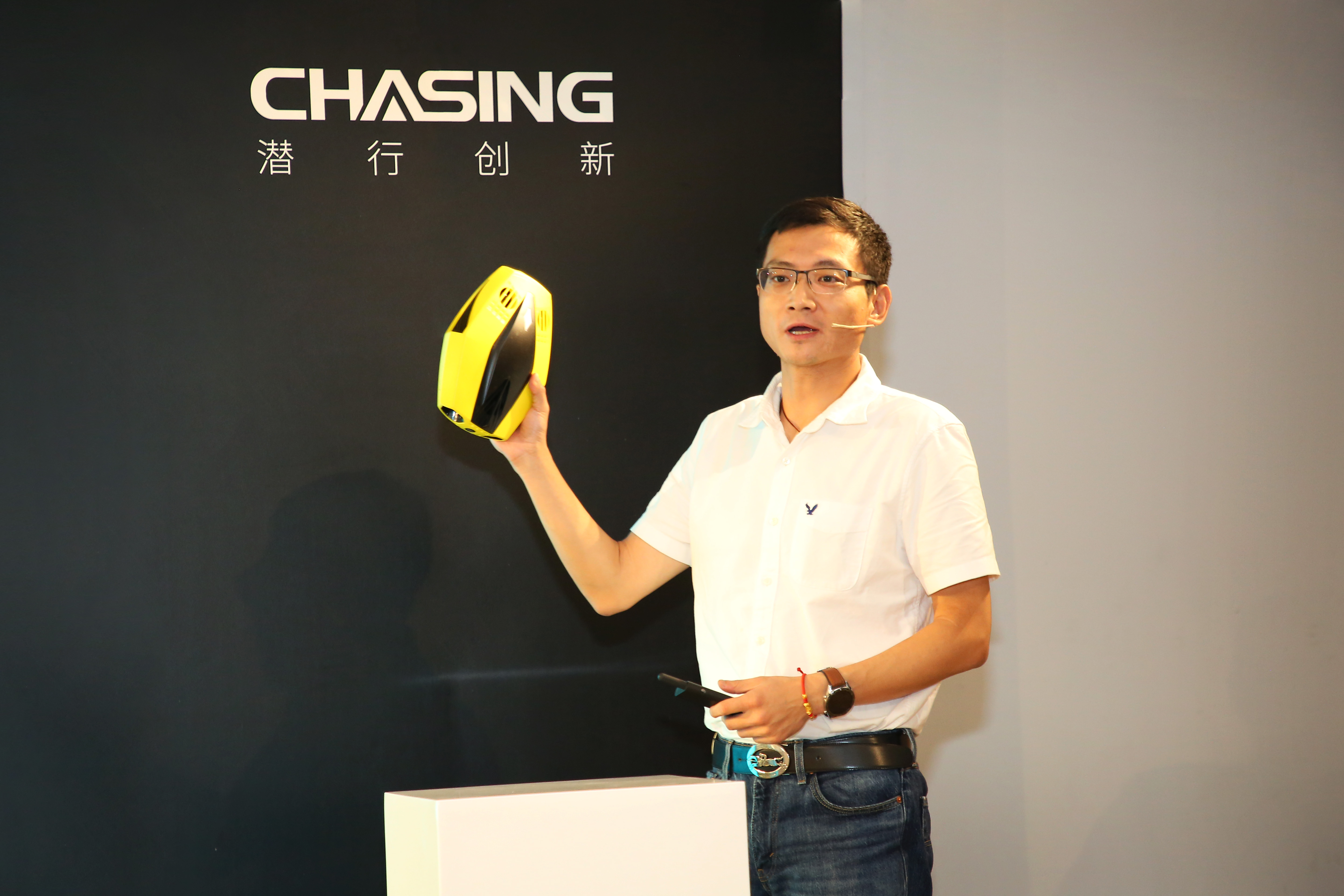 潛行創(chuàng)新發(fā)布全球最小潛拍無(wú)人機(jī)“潛行多?！?鋒巢網(wǎng)