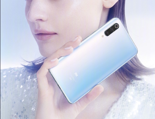 小米MIX Alpha或于年底上市 環(huán)繞屏設(shè)計(jì) 售價(jià)19999元-鋒巢網(wǎng)