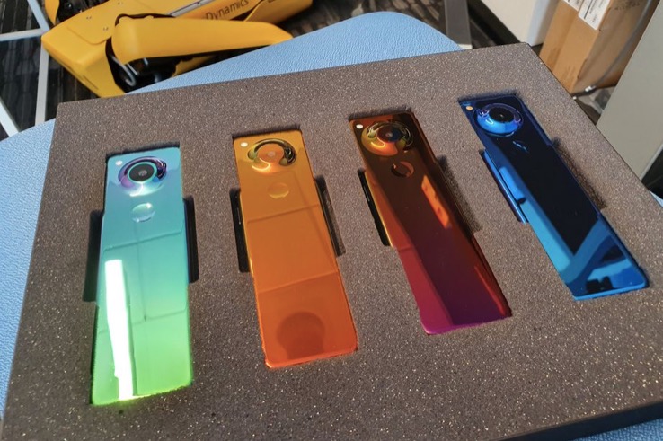 Essential和Android的聯(lián)合創(chuàng)始人安迪·魯賓剛剛在推特上發(fā)布了一款神秘手機(jī)的照片-鋒巢網(wǎng)