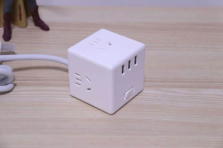 出差旅行神器 米家魔方轉(zhuǎn)換器一個(gè)就夠了！-鋒巢網(wǎng)