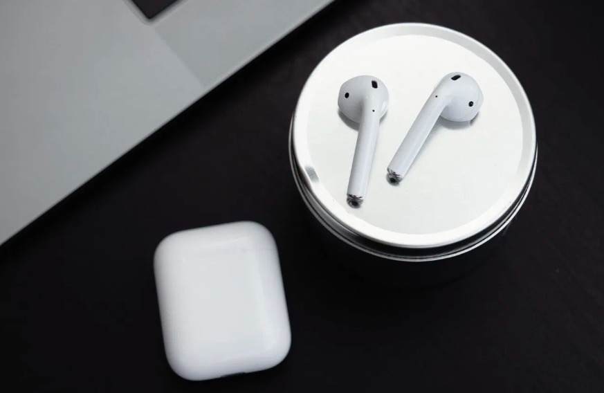 AirPods 3 代或命名「AirPods Pro」于 10 月底發(fā)布-鋒巢網(wǎng)
