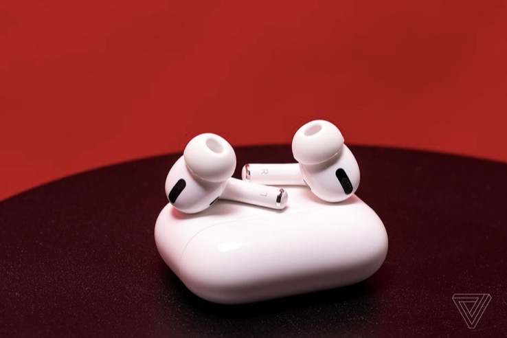 如何使用你的AirPods與飛行中的娛樂系統(tǒng)-鋒巢網(wǎng)