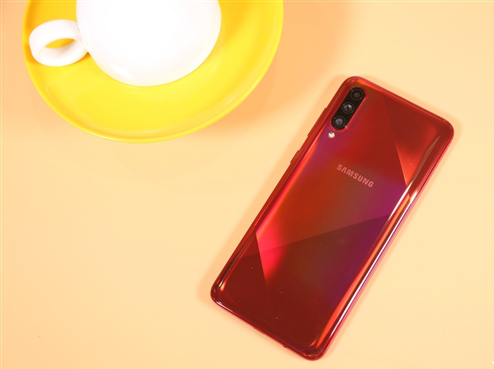 6400萬高清三攝，三星A70s你心動么？-鋒巢網(wǎng)