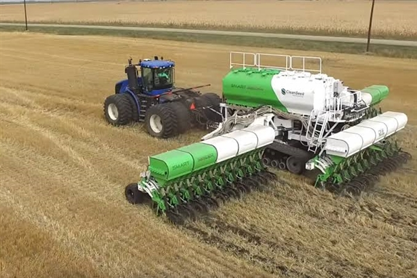 手動點贊！中國首款自研無人駕駛播種機問世-鋒巢網