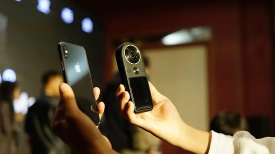 全球首款8K口袋全景相機，3998元蠻香-鋒巢網(wǎng)