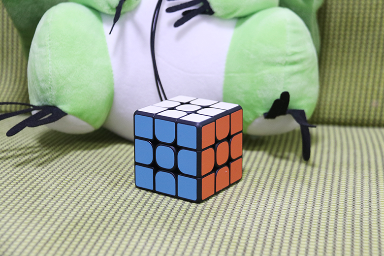 三分鐘教會你復(fù)原魔方！小米智能魔方圖賞-鋒巢網(wǎng)
