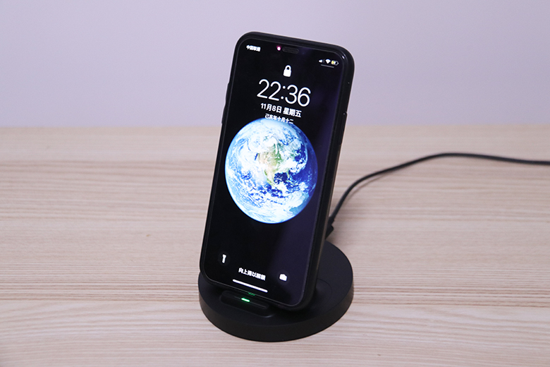 換個(gè)姿勢(shì)充電！小米立式無(wú)線充電器圖賞-鋒巢網(wǎng)