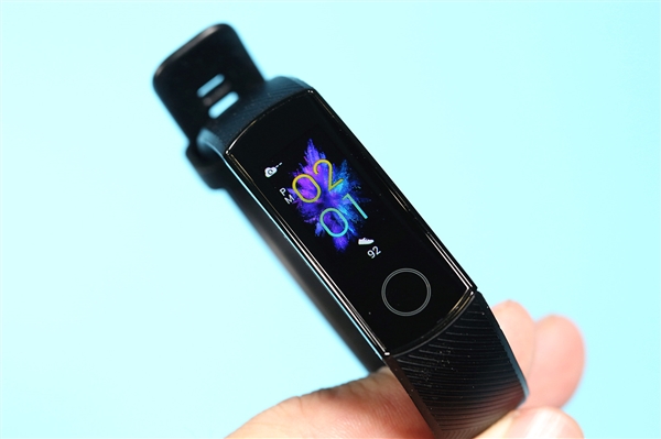 榮耀手環(huán)5 NFC版推出“門鑰匙”功能，有待考驗-鋒巢網(wǎng)