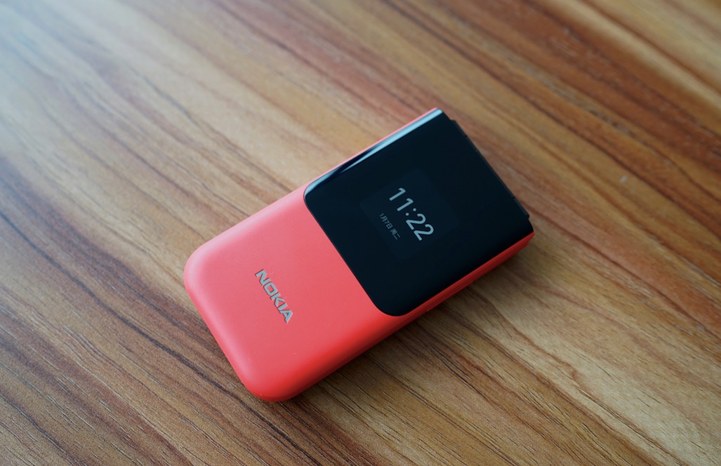 諾基亞2720 潮流復(fù)古翻蓋手機(jī)圖賞：內(nèi)外雙屏 三網(wǎng) 4G-鋒巢網(wǎng)